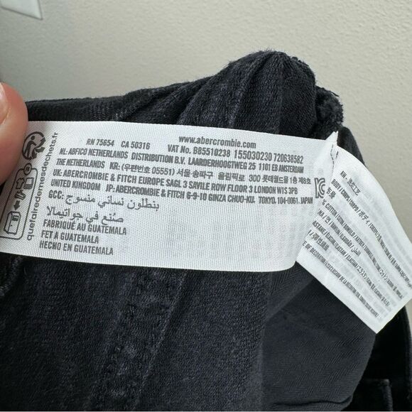 NWT Abercrombie & Fitch The 90s Relaxed Jeans High Rise Black Size 34 18 Short - Picture 9 of 10